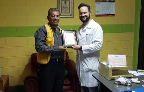 Dr Dacarett en el Club de Leones Tegucigalpa